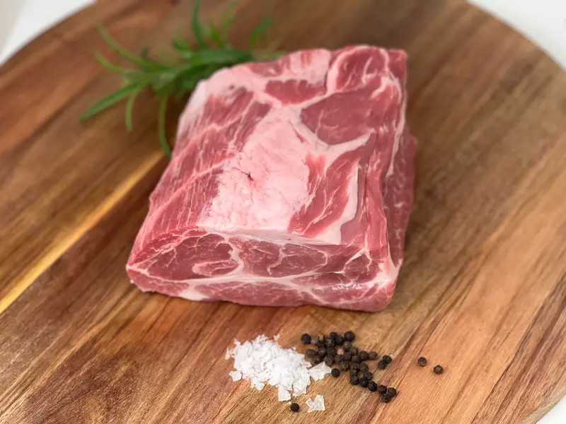 Benfri fläskkarré i bit