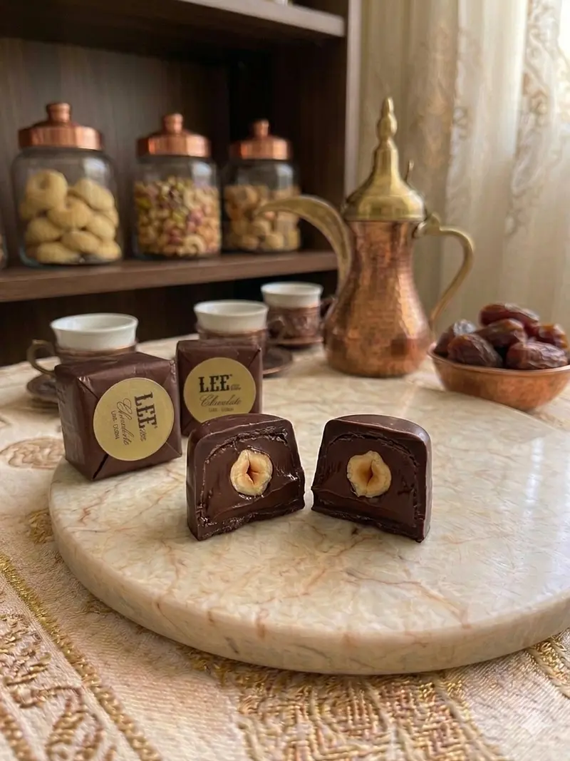 Lee Choklad med Chokladkräm & Hel Hasselnöt
