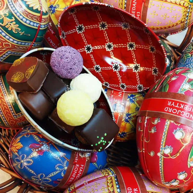 Påskägg - Fabergé med praliner